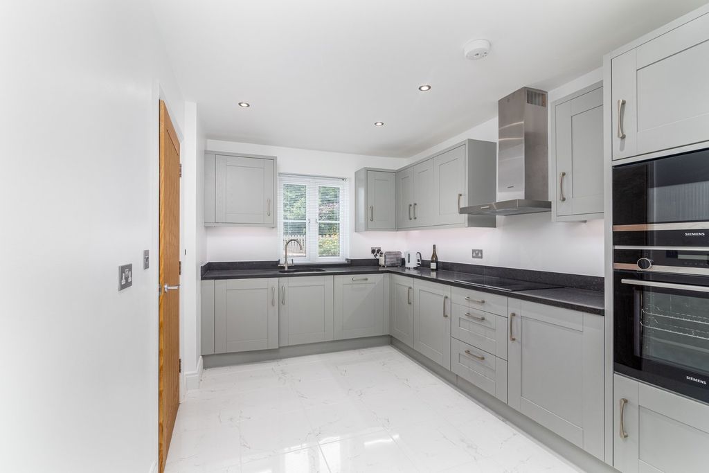 Additional image 7 of 3 bed semi-detached house for saleLa Pouquelaye, St Helier JE2