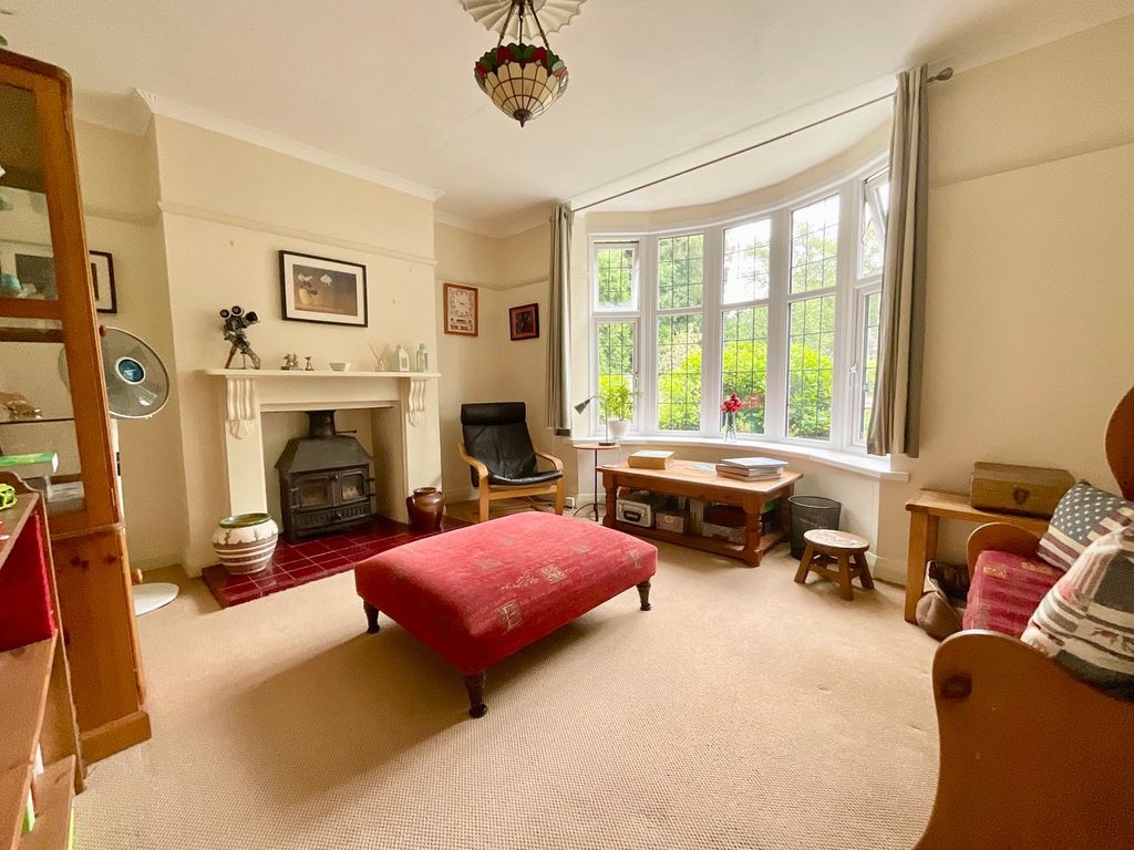 3 bed semi-detached house for saleConigar Crescent, Usk NP15 photo 2
