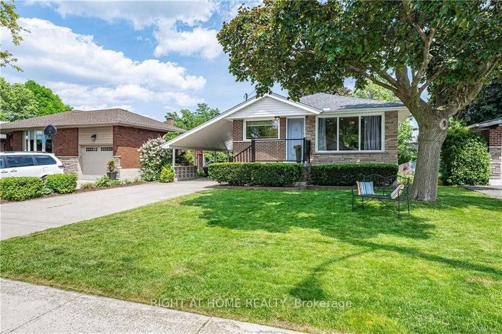 118 Briarwood Crescent, Hamilton, ON, L9C 4C4