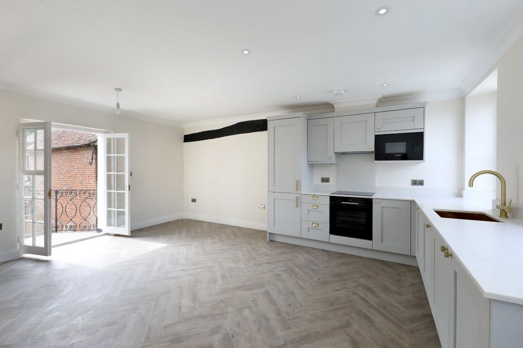 Additional image 2 of 2 bed flat for saleLondon End, Beaconsfield, Buckinghamshire HP9