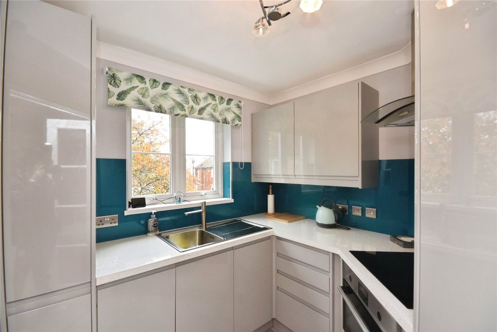 1 bed flat for saleMclay Court, Cardiff CF5