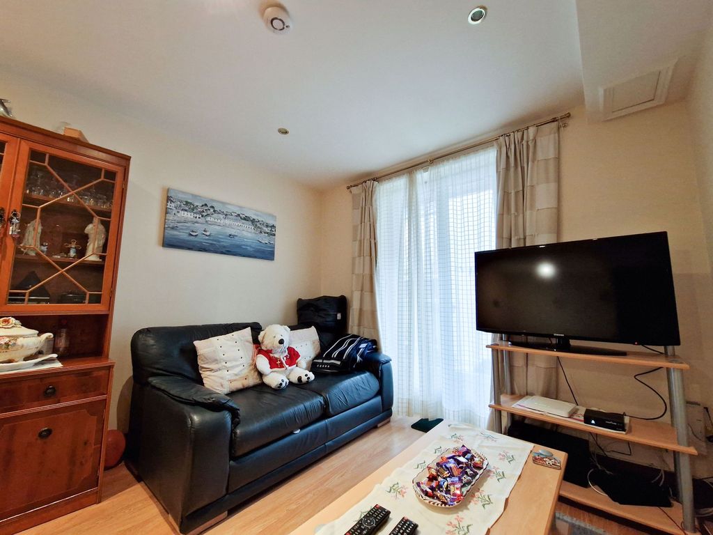 Additional image 5 of 2 bed flat for saleFlat 18 Kensington Court, St Helier JE2