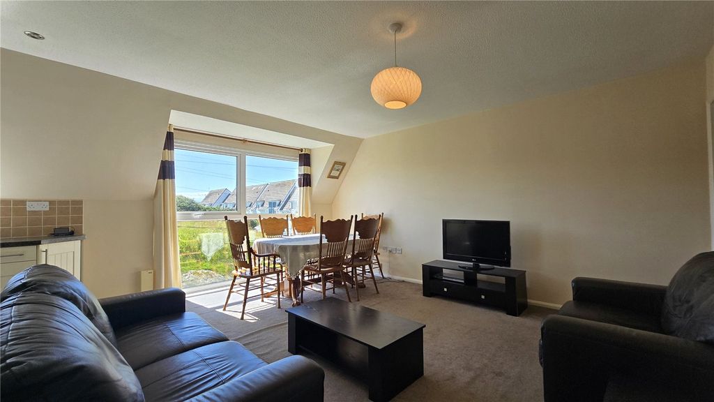 Additional image 2 of 3 bed flat for saleIsallt Lodge, Bae Trearddur, Caergybi, Isallt Lodge LL65