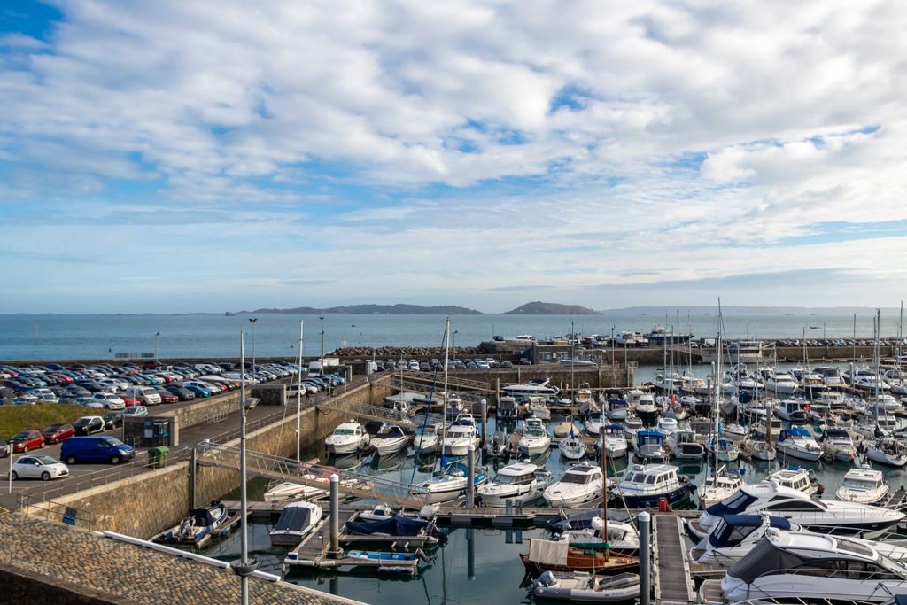 Additional image 17 of 4 bed semi-detached house for saleGlategny Esplanade, St Peter Port GY1