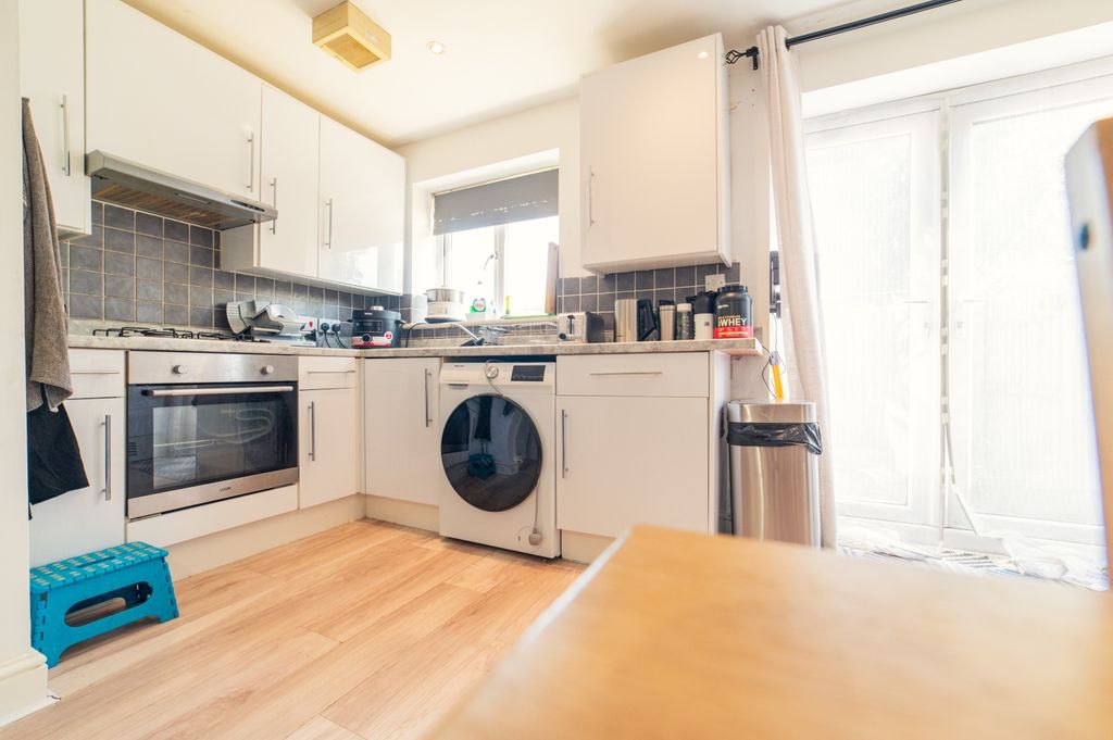 Additional image 7 of 2 bed flat for saleDeemuir Square, Tremorfa CF24