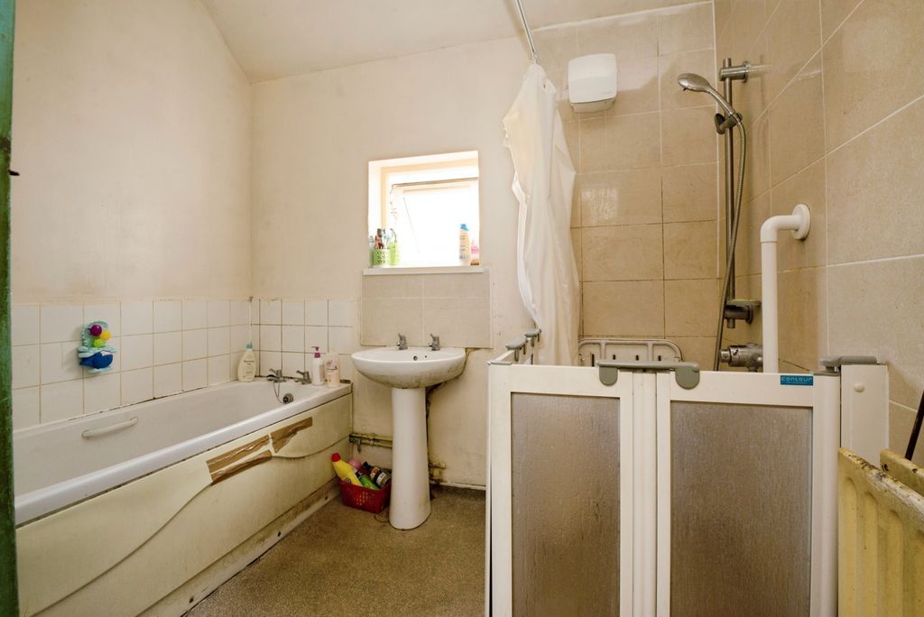 Additional image 11 of 5 bed terraced house for sale97 Donald Street, Cardiff CF24
