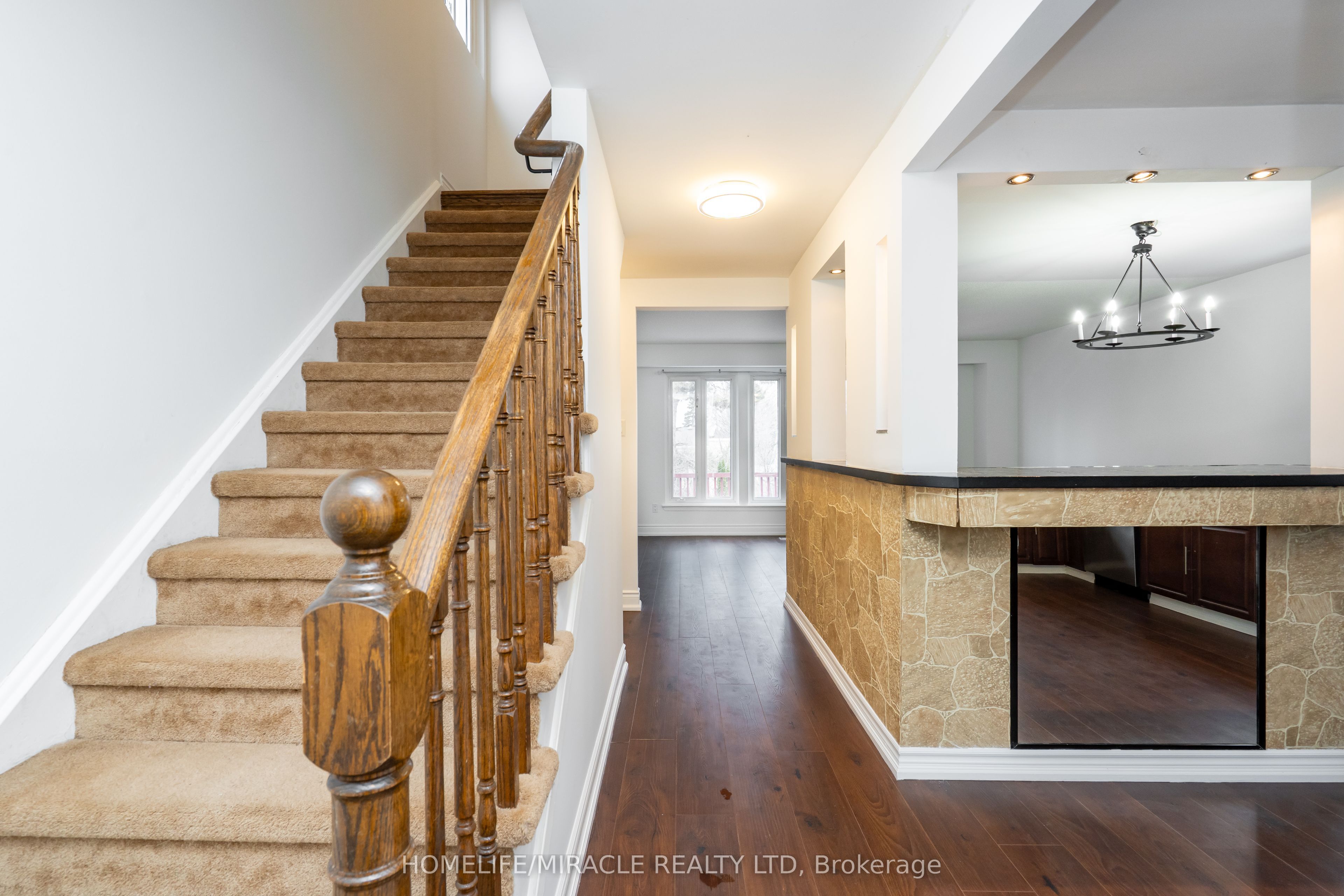 37 Banner Crescent, Ajax, ON, L1S 3S8 photo 5