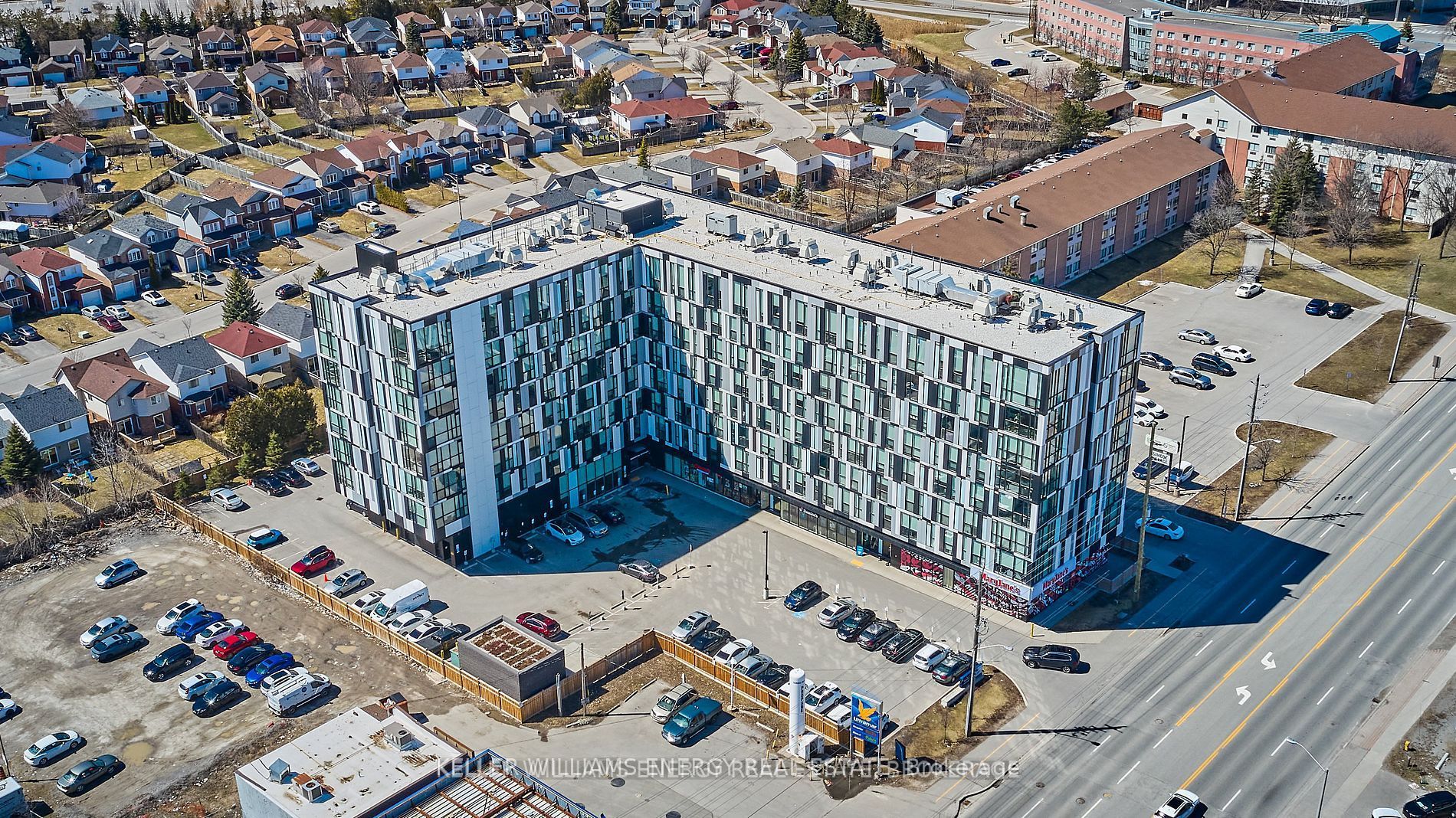 504-1900 Simcoe Street N, Oshawa, ON, L1G 4Y3