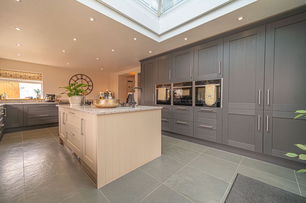 Additional image 2 of 4 bed detached house for saleVicarage Hill, Newport NP20