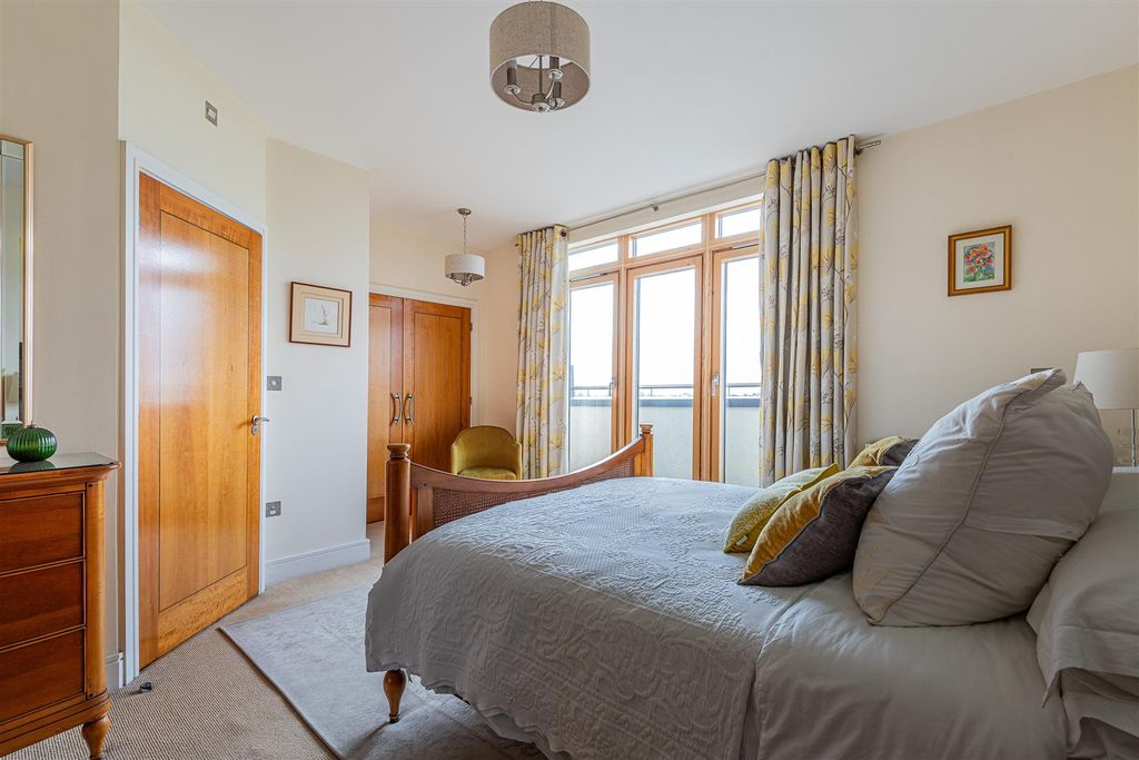 Additional image 11 of 4 bed property for saleWindsor Esplanade, Cardiff CF10