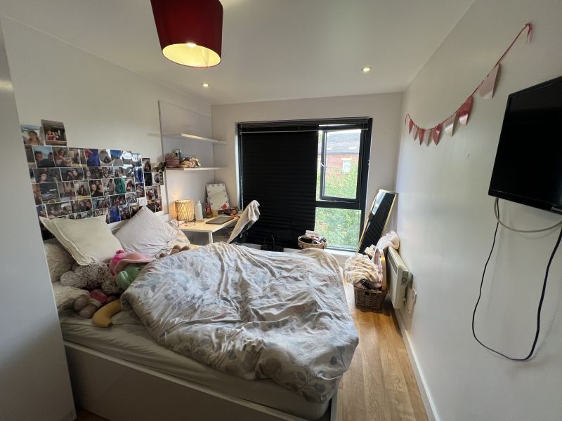 Studio to rentThe Pavillion, St Michaels Lane, Headingley, Leeds LS6