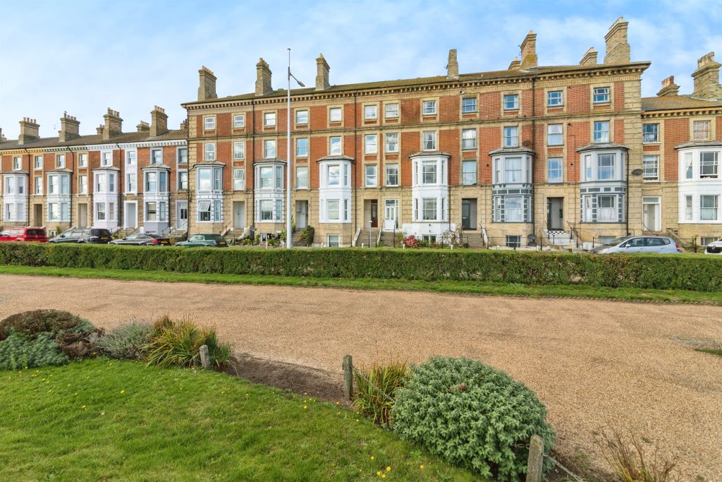 5 bed flat for saleWellington Esplanade, Lowestoft NR33