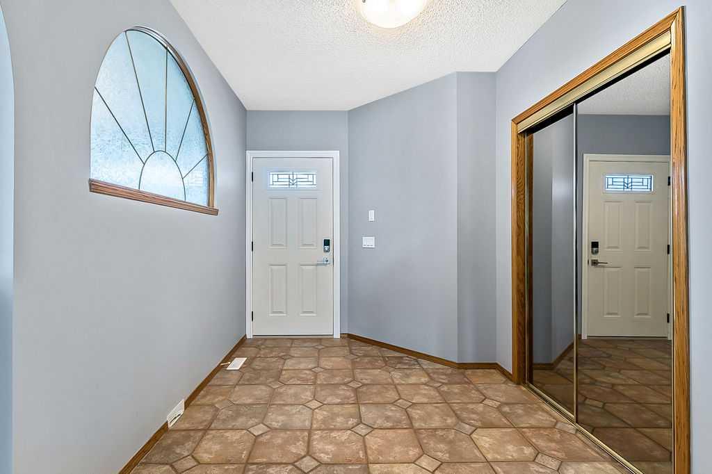 Additional image 4 of 303 Schubert Place NW, Calgary, AB, T3L 1X2