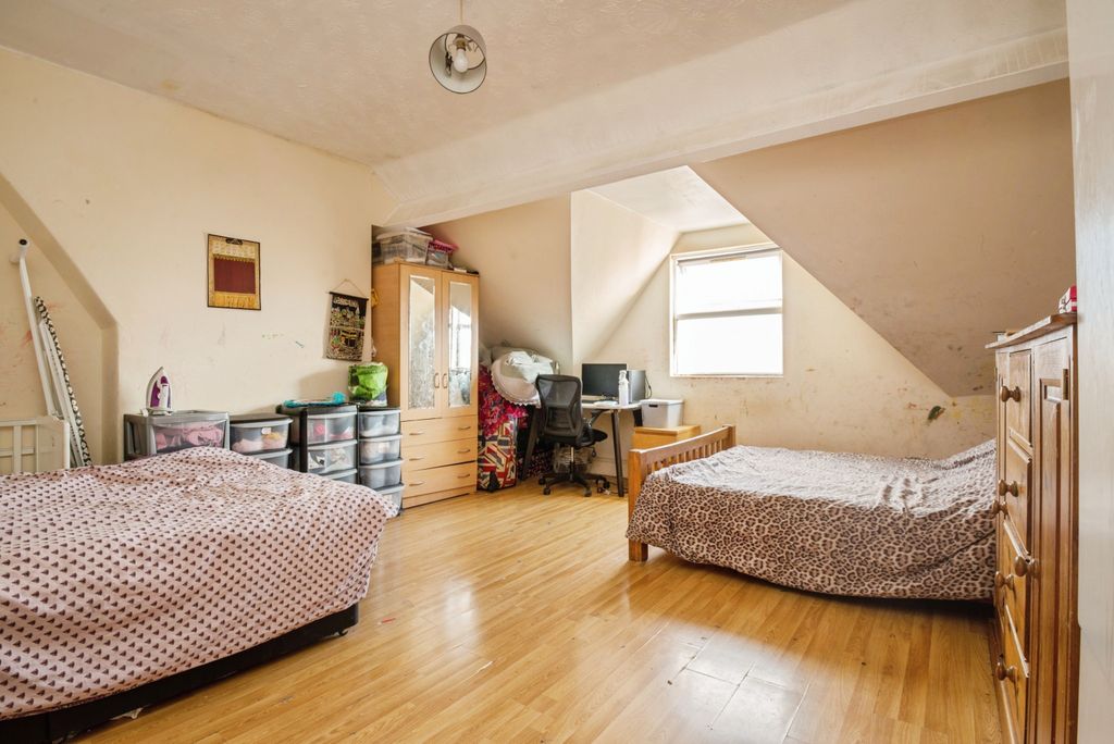 Additional image 13 of 5 bed terraced house for sale97 Donald Street, Cardiff CF24