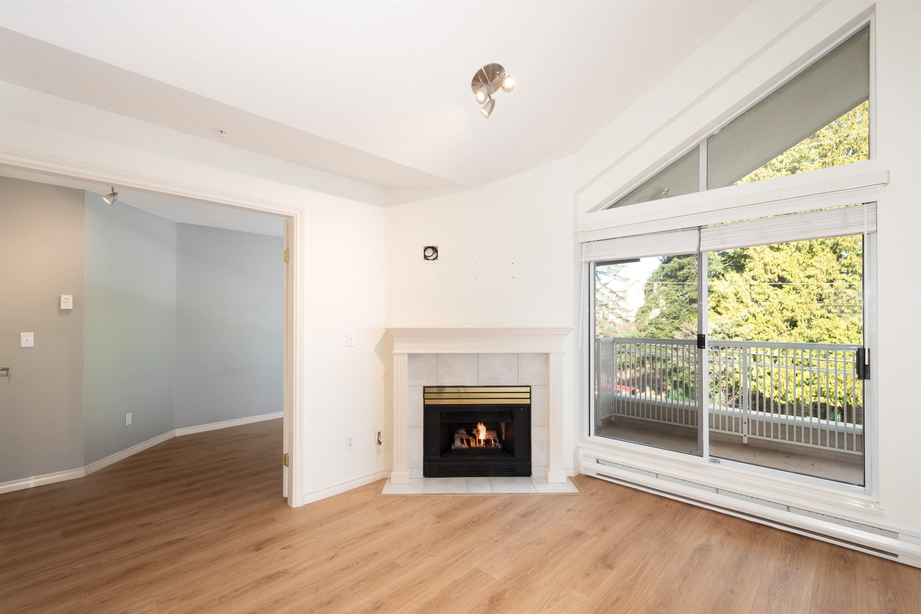 Additional image 4 of 311-15272 20 Avenue, Surrey, BC, V4A 2A3