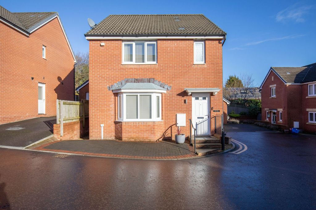 3 bed detached house for saleHeol Bennett, Old St. Mellons CF3