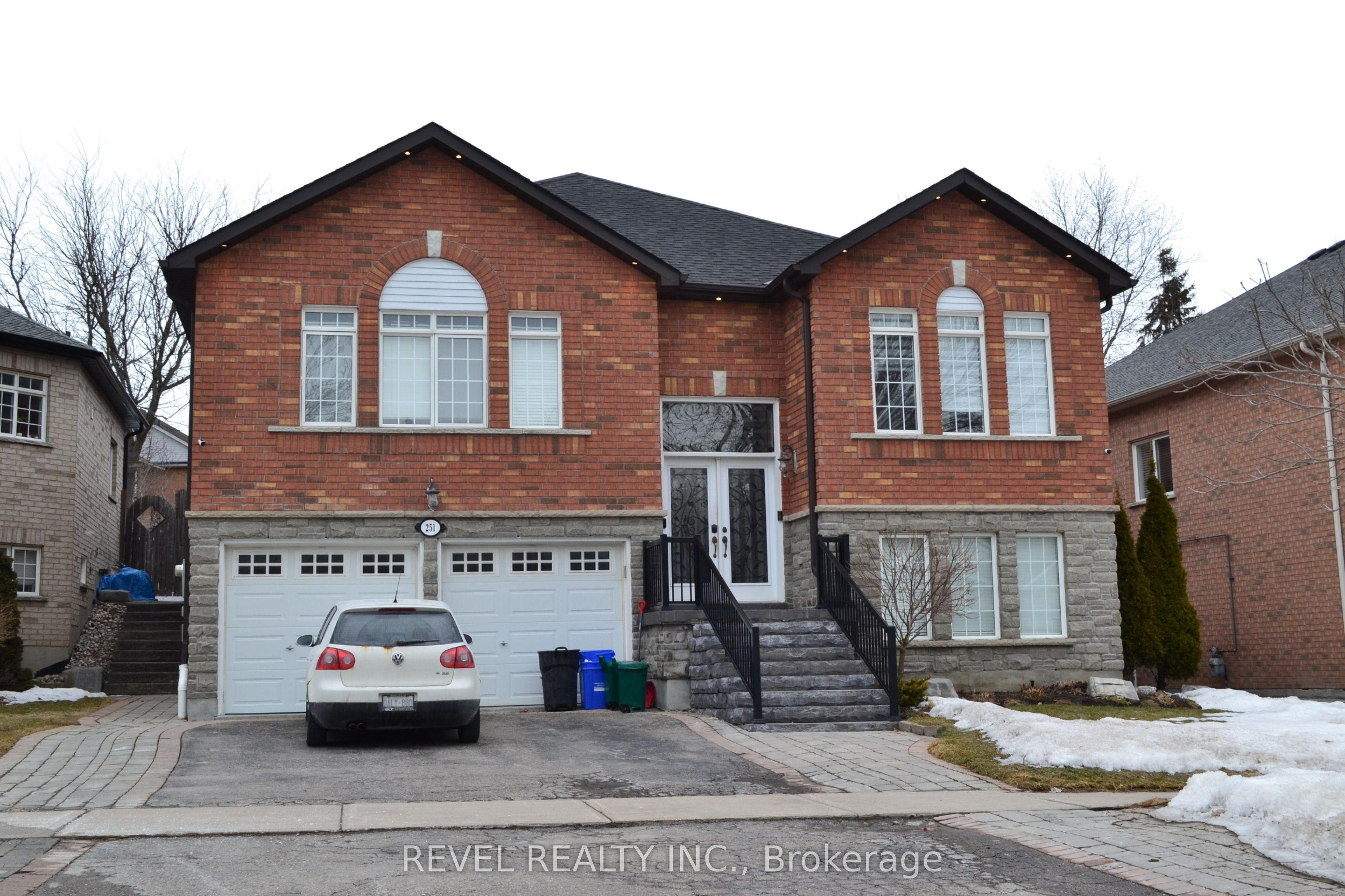 BSMT-251 Deerglen Terrace, Aurora, ON, L4G 6Y6
