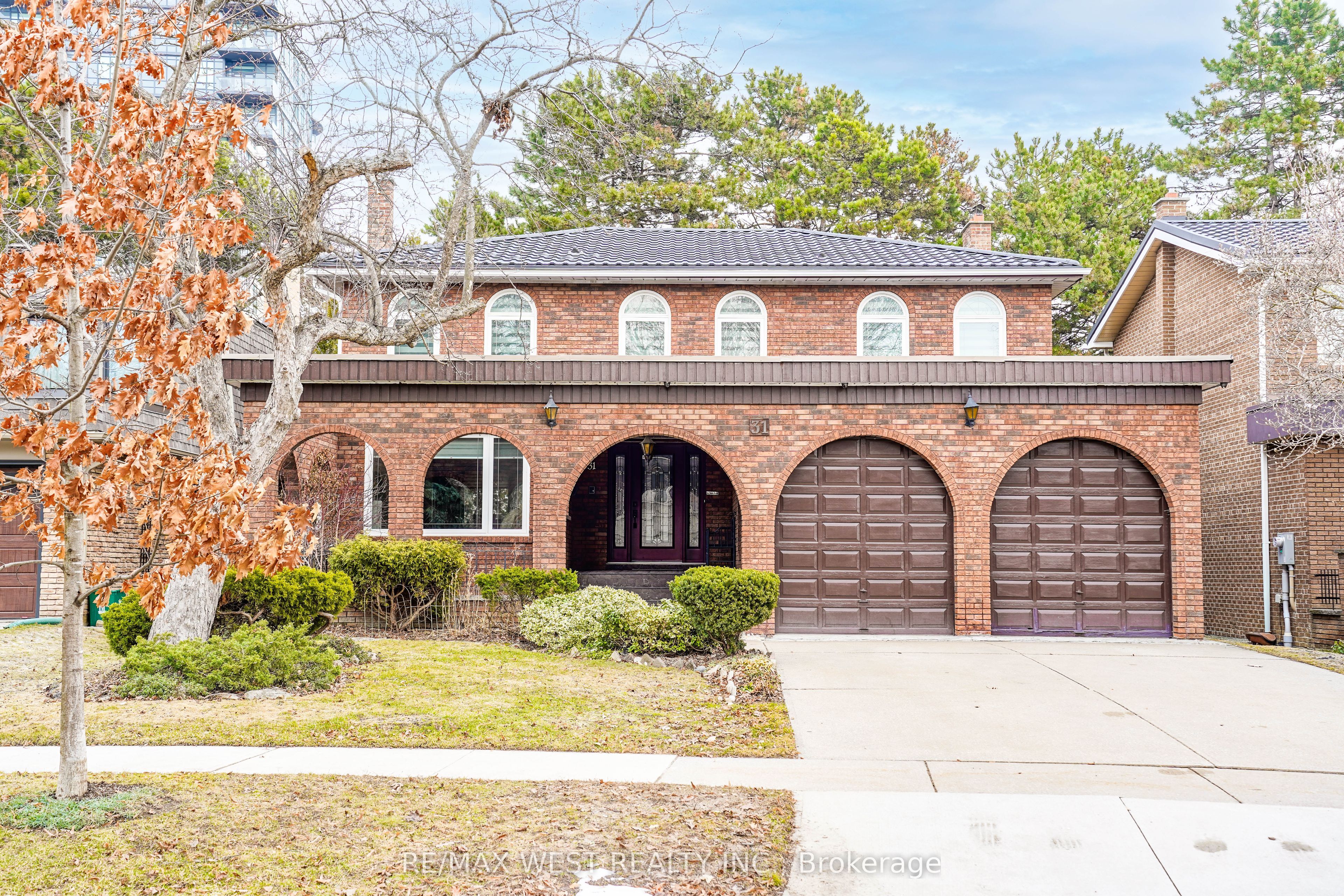 31 Canterbury Crescent, Toronto, ON, M9A 5A4