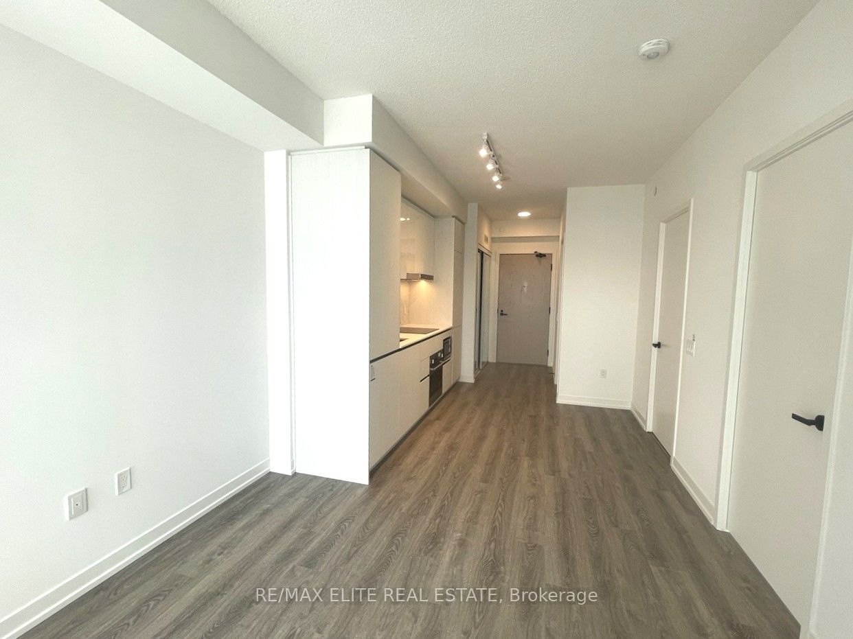 5811-8 Interchange Way, Vaughan, ON, L4K 5Z7 photo 3