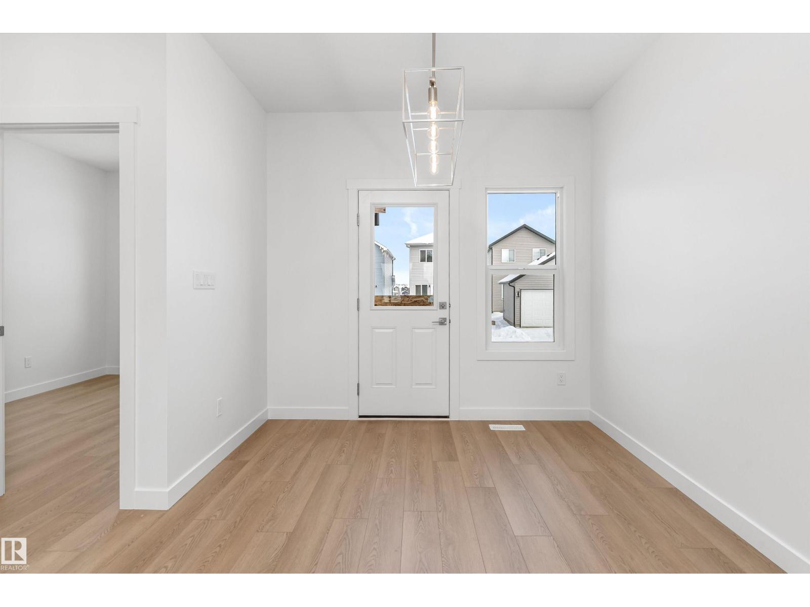 Additional image 3 of 1016 14 Avenue NW, Edmonton, AB, T6T2W8