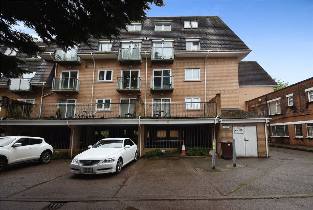 2 bed flat for saleRhydypenau Road, Cyncoed, Cardiff CF23