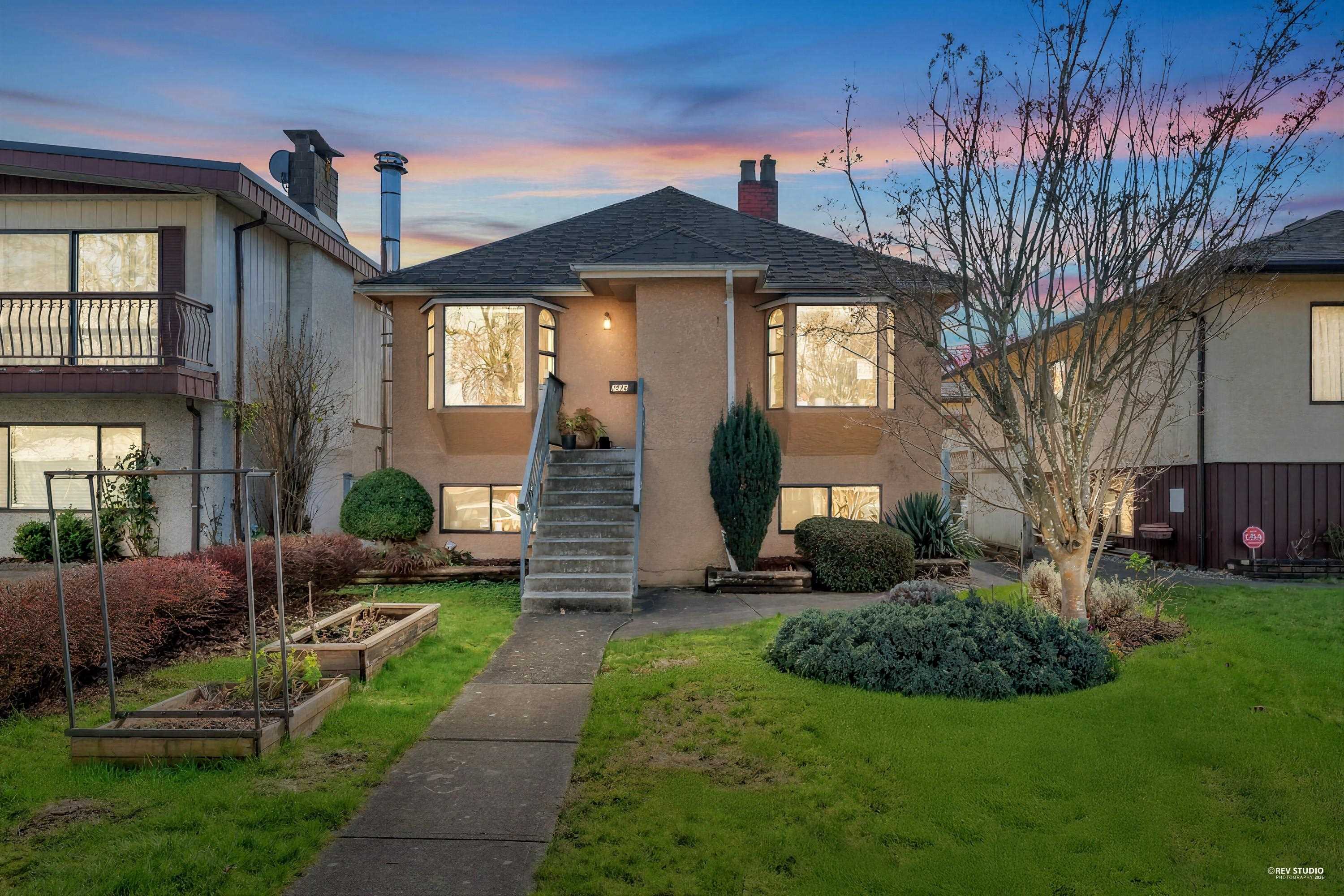 2576 Parker Street, Vancouver, BC, V5K 2T3
