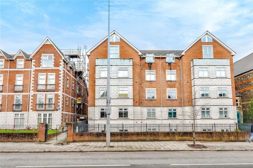 2 bed flat for saleNewport Road, Roath, Cardiff CF24