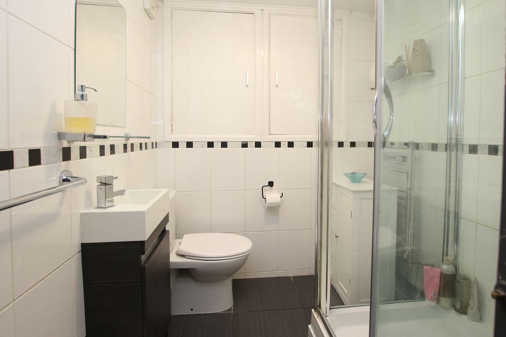 Additional image 5 of 1 bed property for sale28 Le Bordage, St Peter Port, Guernsey GY1