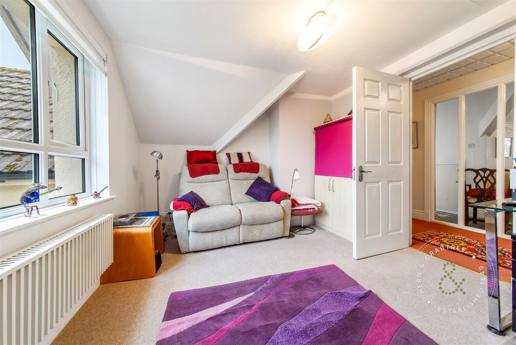 Additional image 8 of 3 bed flat for saleSilverton, Fairwater Road, Llandaff, Cardiff CF5
