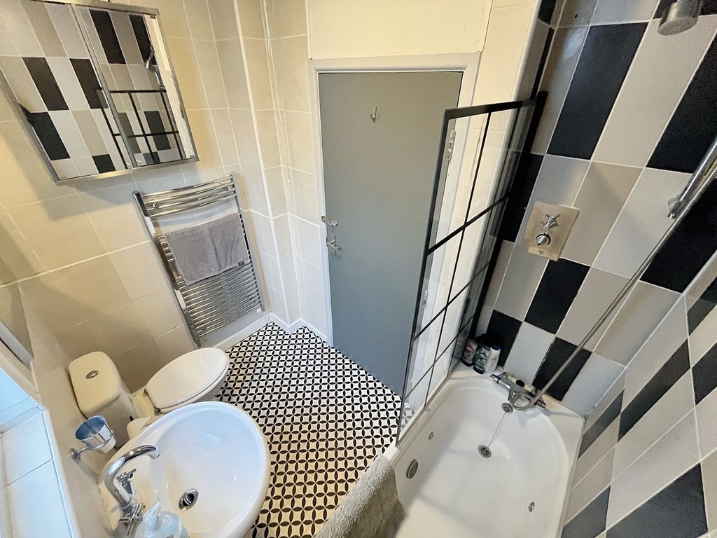Additional image 11 of 6 bed terraced house for saleTaff Embankment, Grangetown, Cardiff CF11