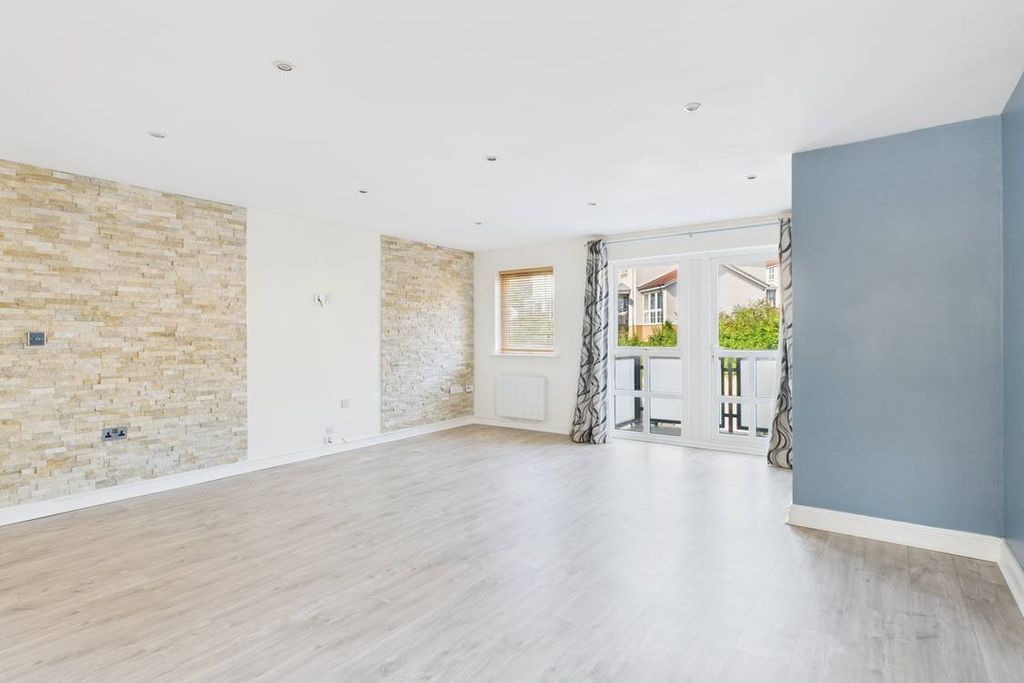 2 bed flat for saleWoodacre, Portishead, Bristol BS20