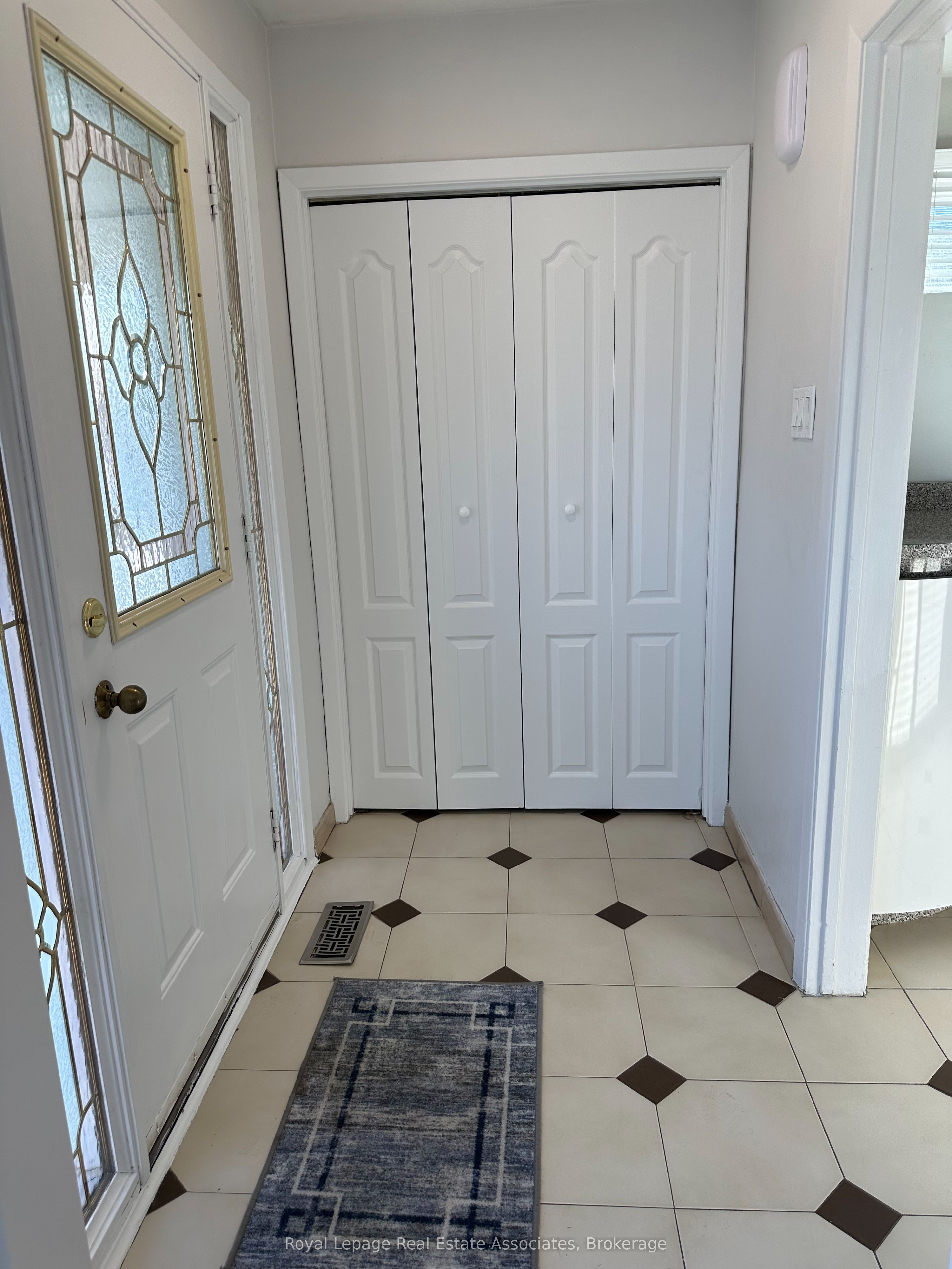 Additional image 2 of Main-1590 Coram Crescent, Mississauga, ON, L4X 1K9