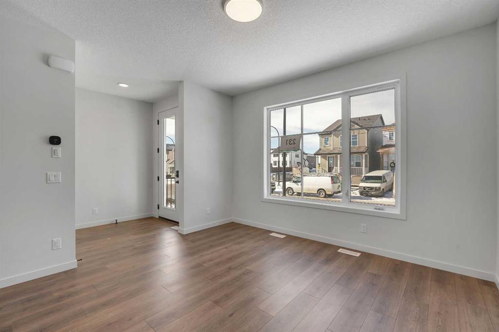 Additional image 3 of 231 Bartlett Crescent SE, Calgary, AB, T3M 2N8