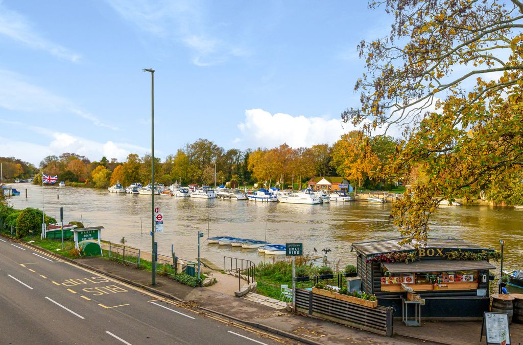 1 bed flat for sale1 Bridge Road, East Molesey KT8