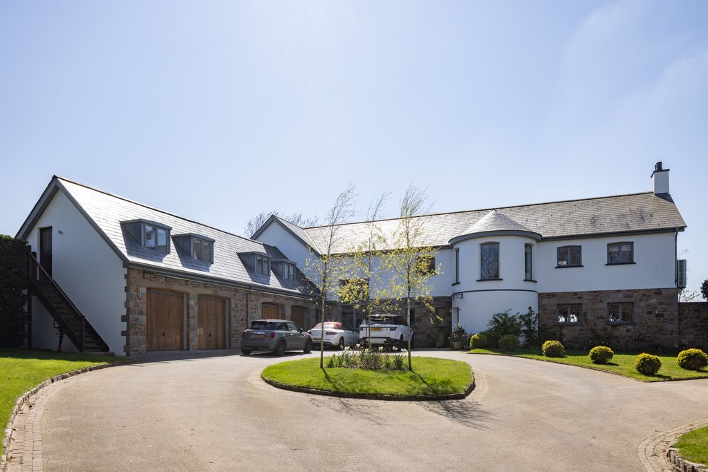 Additional image 4 of 7 bed detached house for saleLes Charrieres Malorey, St. Lawrence, Jersey JE3