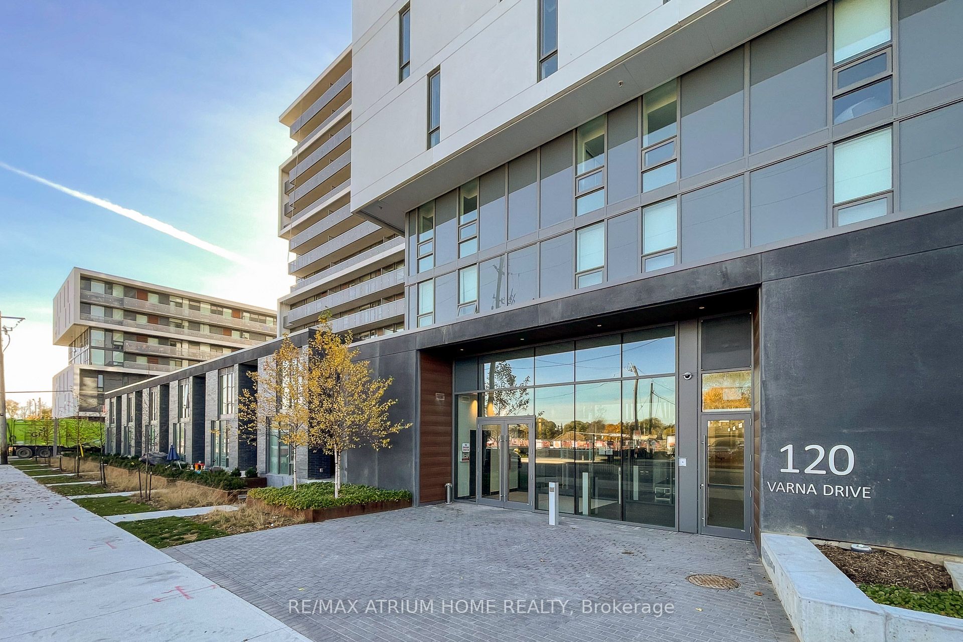 1515-120 Varna Drive, Toronto, ON, M6A 0B3