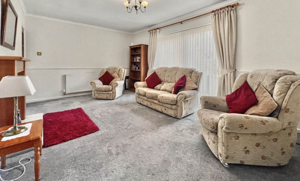 2 bed bungalow for saleModernised, Spacious Bungalow, 7 Gwentlands Close, Chepstow NP16 photo 3