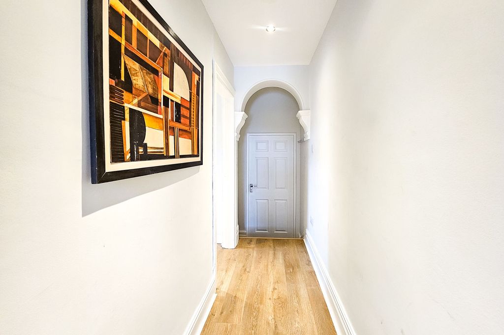 Additional image 3 of 2 bed flat for sale4 West Cliffe Grove, Harrogate HG2
