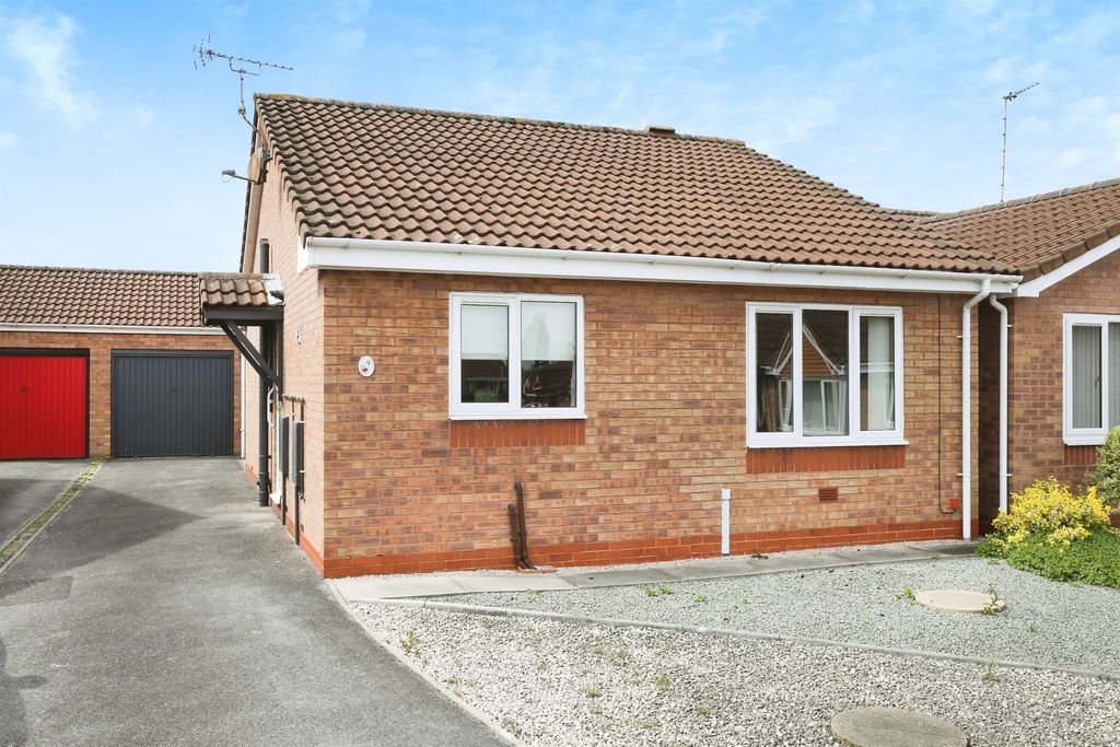 2 bed semi-detached bungalow for saleHeslop Court, Worksop S80