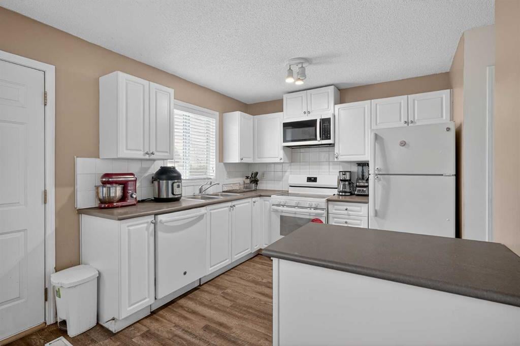 Additional image 2 of 260 Stonemere Place , Chestermere, AB, T1Z 1N2