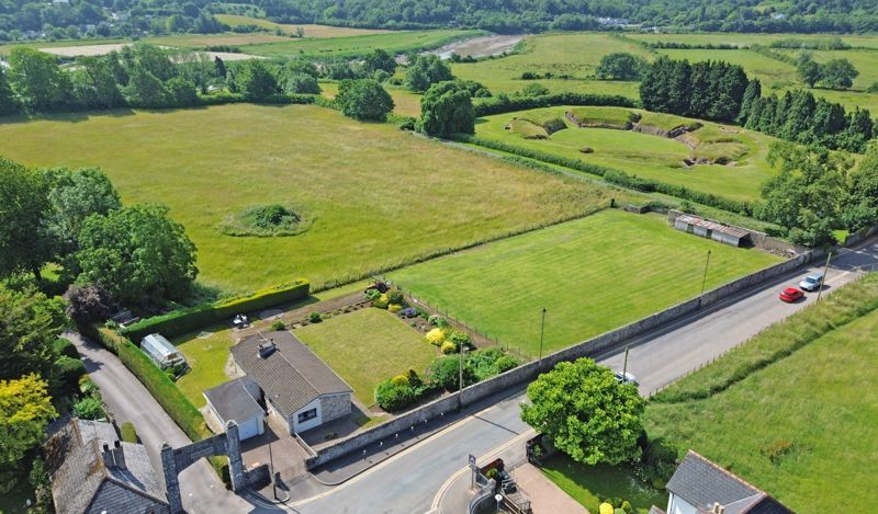 3 bed detached bungalow for saleBungalow, Gardens & Paddock, Broadway, Caerleon NP18