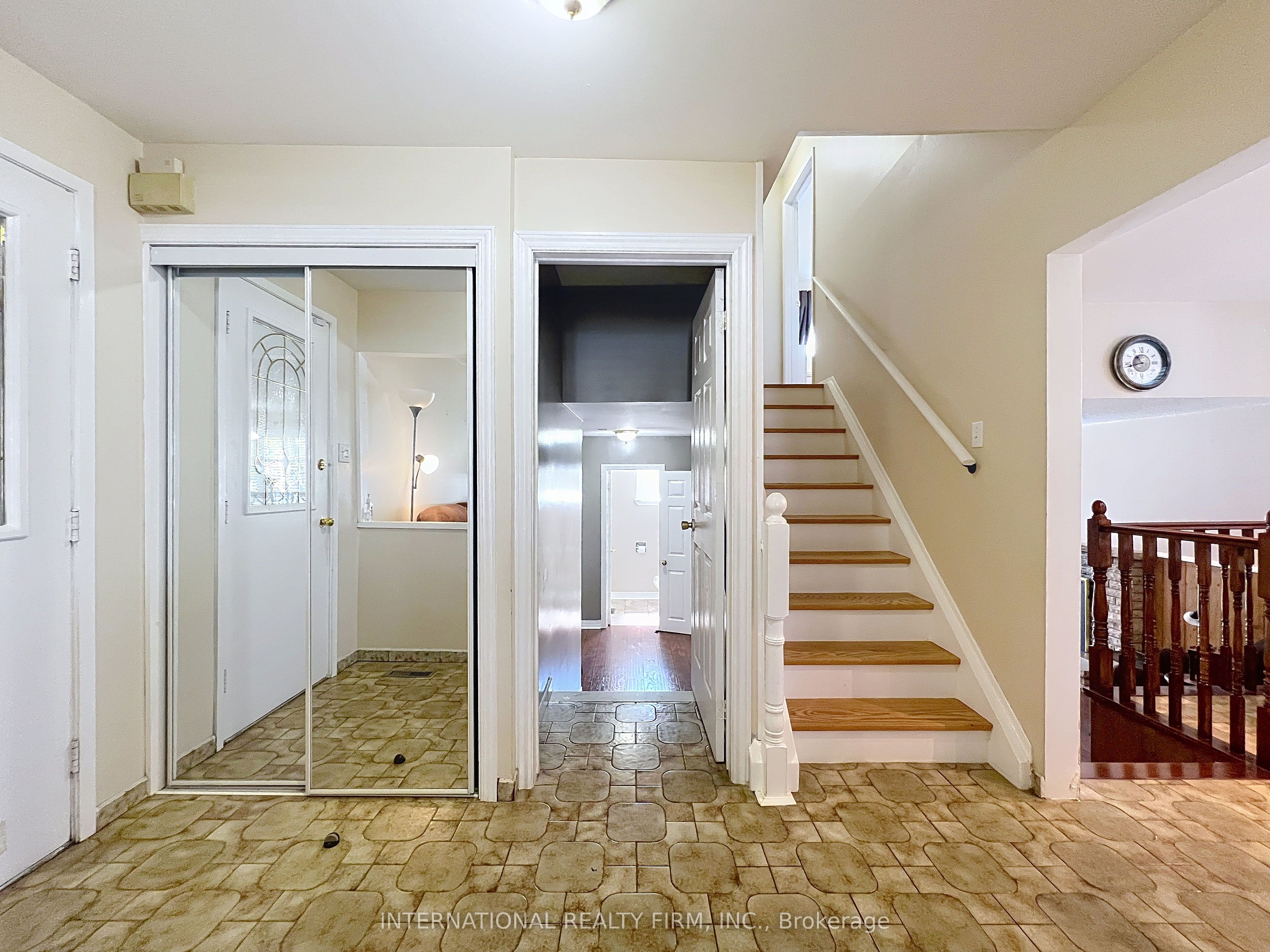 Additional image 5 of 3602 Dunrankin Drive, Mississauga, ON, L4T 1V9