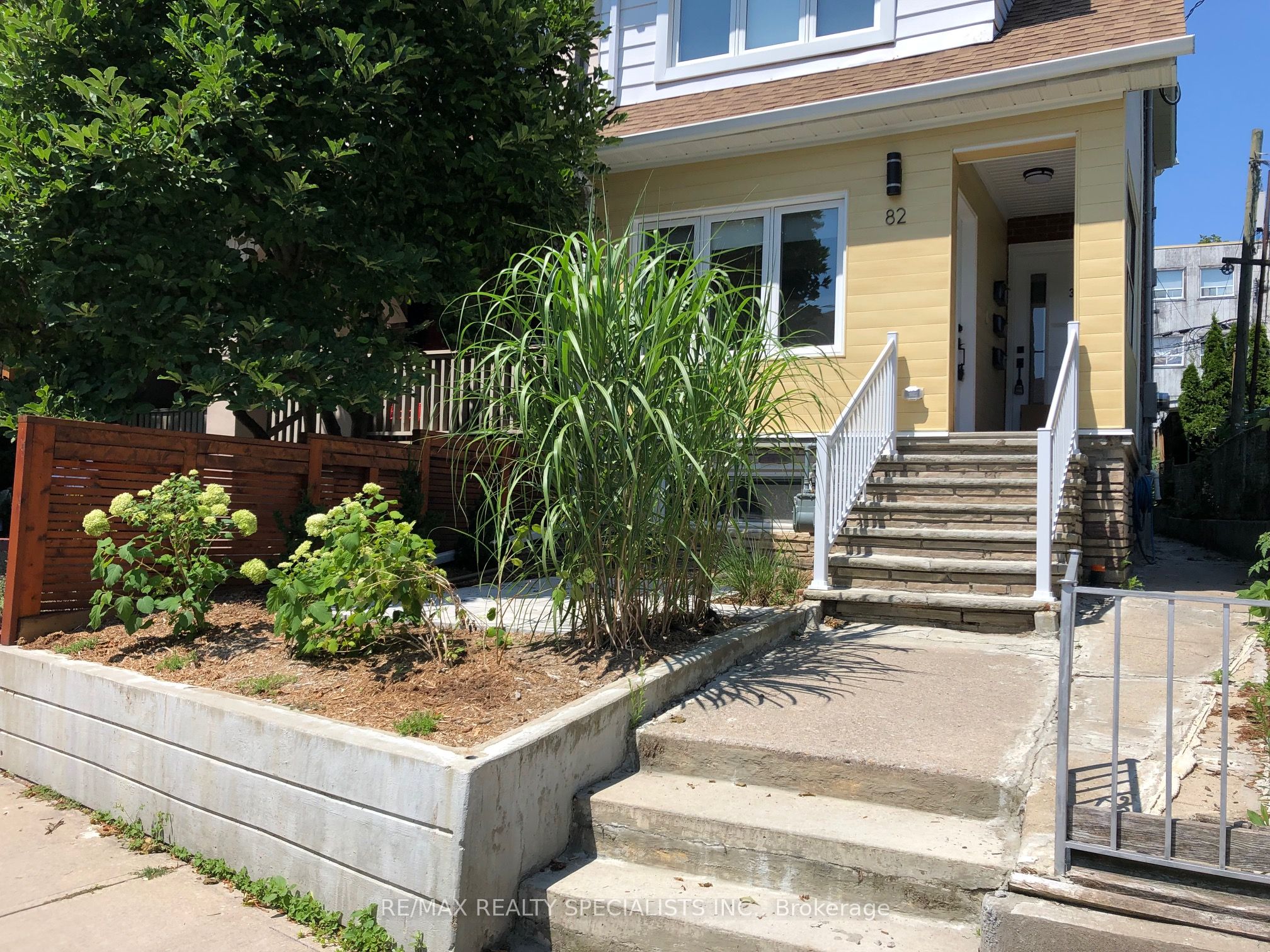 Unit 1-82 Marchmount Road, Toronto, ON, M6G 2B1