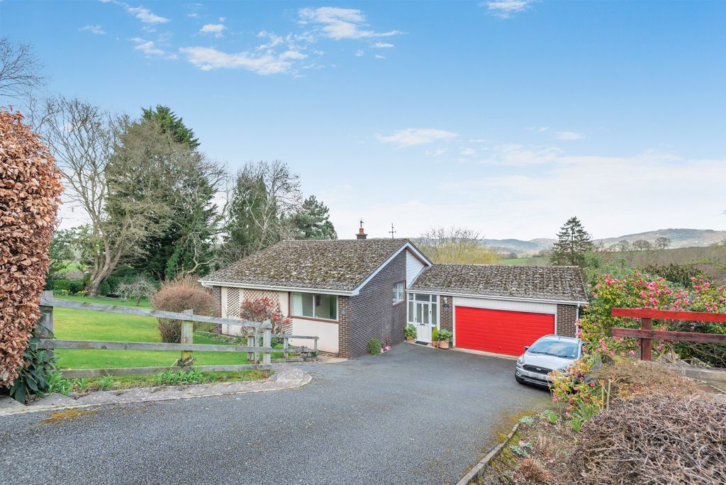 3 bed detached house for saleHillside Close, Mitchel Troy Common, Monmouth, Monmouthshire NP25