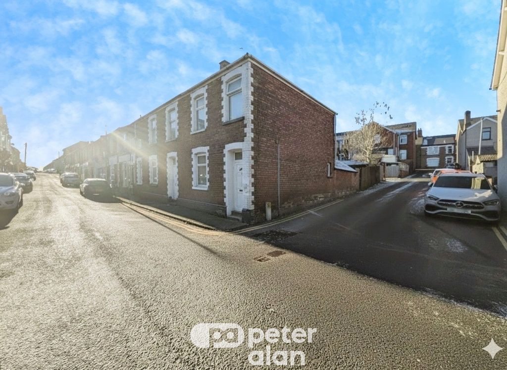 3 bed end terrace house for saleWindsor Road, Griffithstown, Pontypool NP4