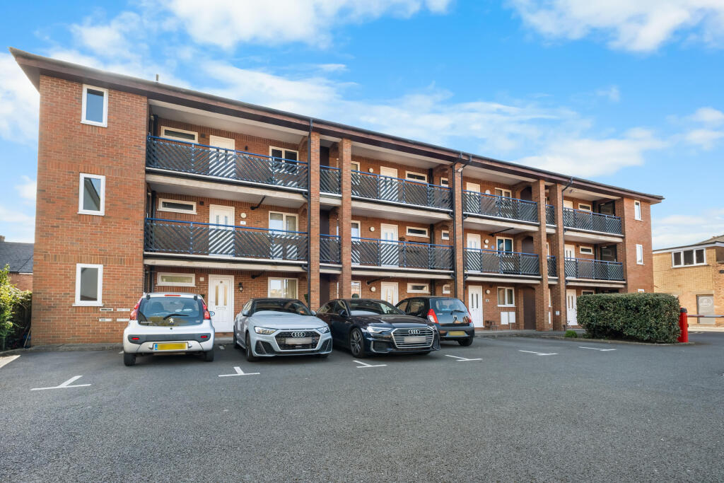 Osnor Court, Stoke Road, Bromsgrove B60 3EH