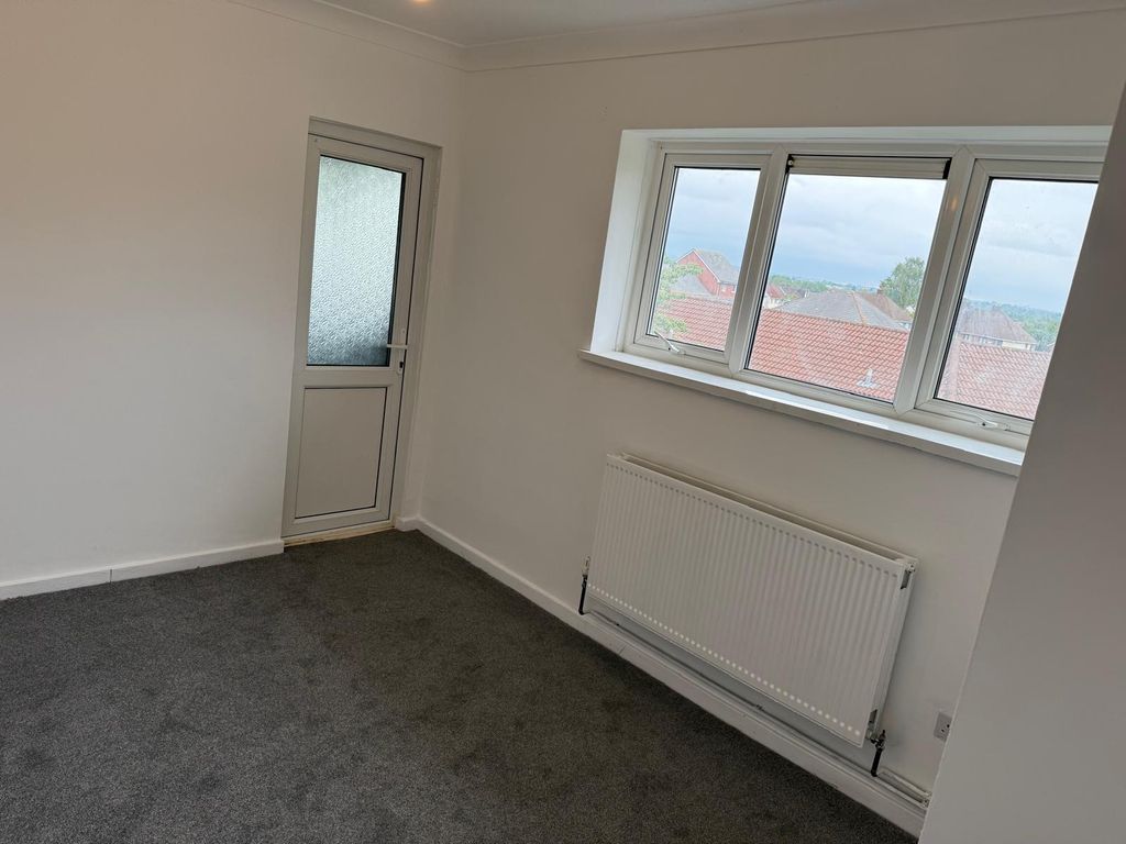 2 bed flat for saleHeol Ebwy, Cardiff CF5 photo 5