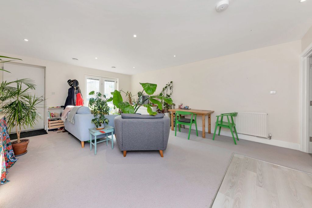 Additional image 4 of 1 bed flat for saleMilton Road, Lovell Lodge CB4