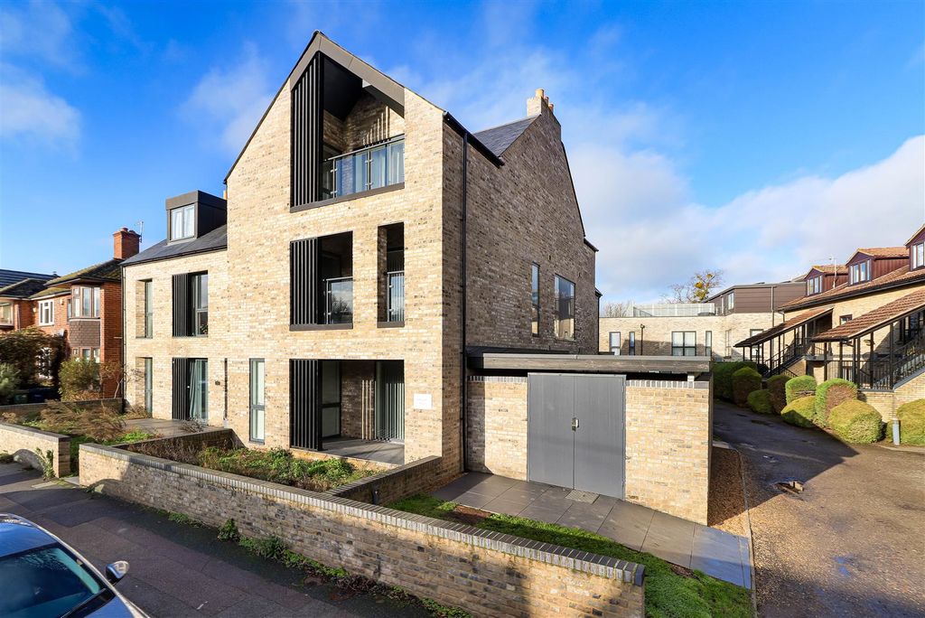 1 bed flat for saleAttewater House, Water Street CB4