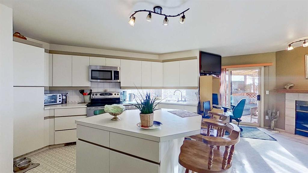 Additional image 2 of 2219 Westmount Road NW, Calgary, AB, T2N 3N5